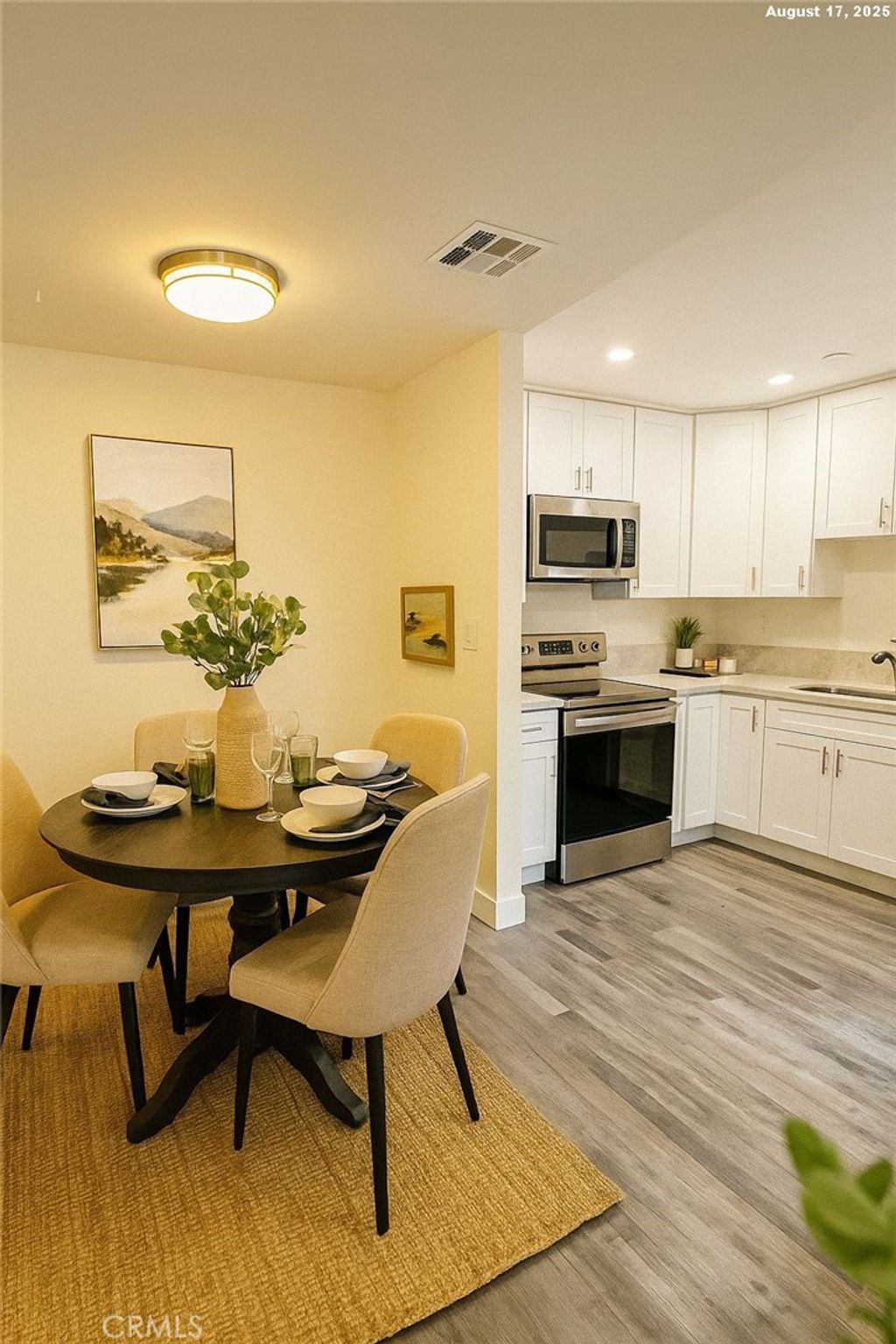 Photo of 7300 Lennox Avenue #I5, Van Nuys, CA 91405 (MLS # BB25137164)