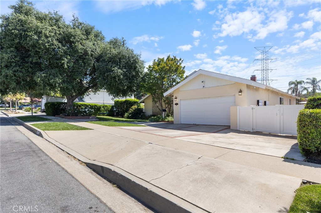 1916 Grasscreek Dr.