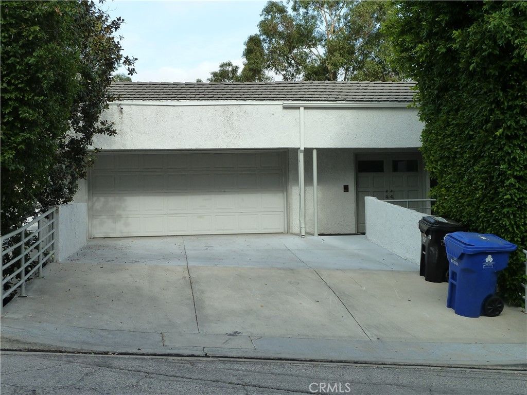 Photo of 4939 Medina Drive, Woodland Hills, CA 91364 (MLS # SR24241076)