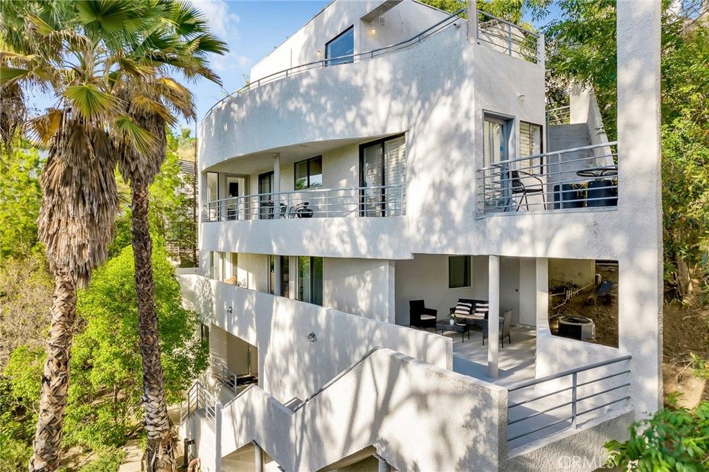 Photo of 4939 Medina Drive, Woodland Hills, CA 91364 (MLS # SR24241076)