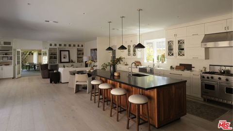 Photo of 632 S Arden Boulevard, Los Angeles, CA 90005 (MLS # 26661183)