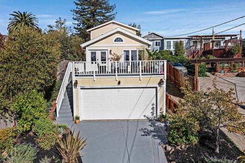 Photo of 7554 Sunkist Dr Dr, Oakland, CA 94605 (MLS # 41120953)