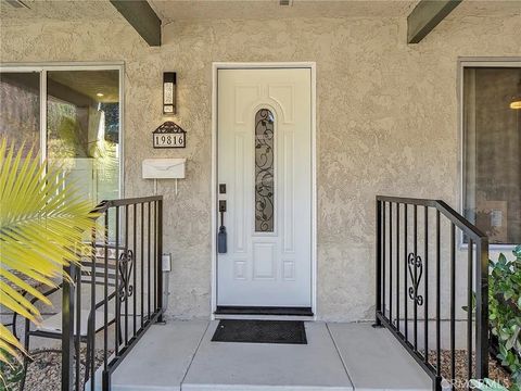 Photo of 19816 Spanish Oak Dr, Newhall, CA 91321 (MLS # SR26021268)