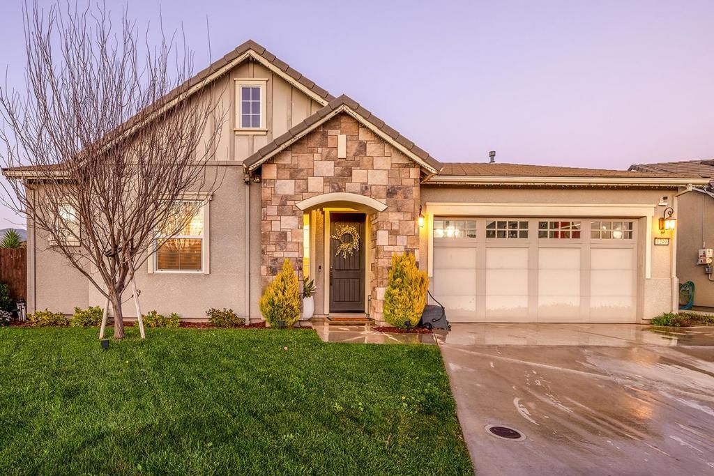 Photo of 1249 La Colina Street, Soledad, CA 93960 (MLS # ML82031586)