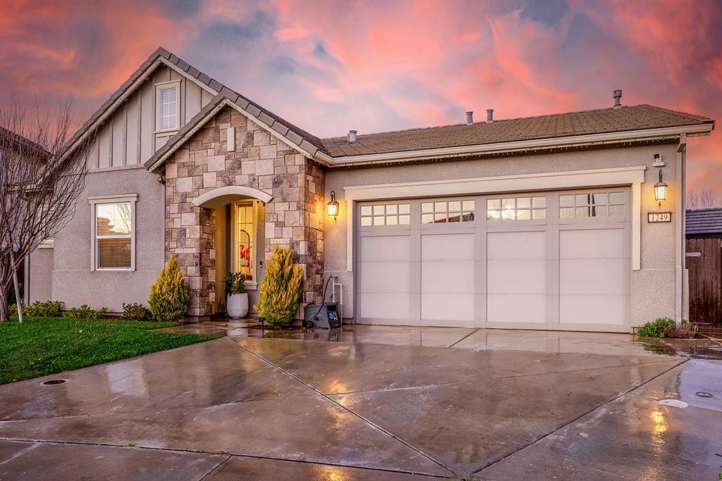 1249 La Colina Street