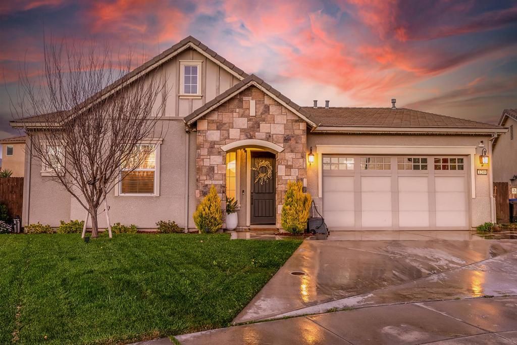 Photo of 1249 La Colina Street, Soledad, CA 93960 (MLS # ML82031586)