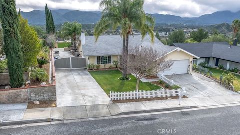 Photo of 28346 Winterdale Dr, Canyon Country, CA 91387 (MLS # SR26026634)