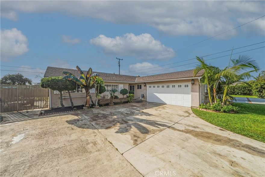 Located in the heart of Westminster’s Little Saigon, this single-story 4-bedroom, 2.5-bath home offers an incredible opportunity to create something special in a highly sought-after neighborhood. The home features a great, functional floor plan with multiple living spaces, making it especially well-suited for multi-generational living.
Additional highlights include an attached 2-car garage, RV parking, and spacious bedrooms throughout. The layout offers flexibility for extended family, work-from-home needs, or future customization—ideal for buyers looking to update, personalize, and add long-term value.
Centrally located near top dining, shopping, cultural destinations, and major freeways, this property combines location, space, and potential in one of Westminster’s most vibrant communities.
A fantastic opportunity for multi-generational households, investors, or buyers ready to make it their own.