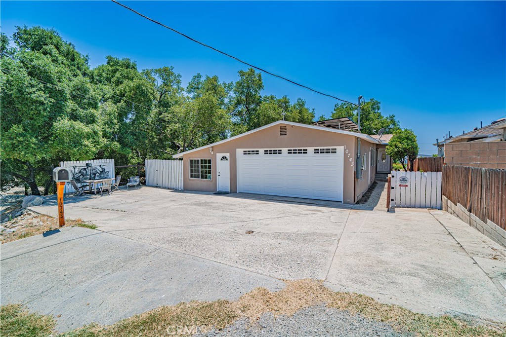 THIS PROPERTY FEATURES AN ASSUMABLE LOAN AT 3.75%, AS WELL AS, SELLER IS WILLING TO CONSIDER SELLER FINANCING AT 5.5% WITH 10% DOWN. SAVING YOU AS A BUYER HUNDREDS OF DOLLARS A MONTH. DO THE MATH YOU CAN BUY THIS HOME AT THE SAME MONTHLY PAYMENT OF A HOME HUNDREDS OF THOUSANDS OF DOLLARS CHEAPER.
Seller is willing to entertain prices between $819,000.00 to 849,000.00 depending on terms.
This home is nestled at the end of a cul-de-sac in the heart of Tujunga, featuring 3 bedrooms and 2 separate living rooms.
It is move in ready and also part of our dream home program, so if there is anything you want to change, update or remodel we can do that in escrow, just like going to a a new builders development. (only you don't have to wait for this home to be built.)
The back yard has serene feeling with multiple oak trees, views of the mountains and some privacy.
Its ready for you to call it home!!