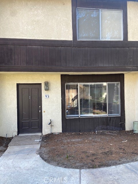 TOWNHOUSE FOR LEASE FEATURES 2 STORY 2 BEDROOMS, 1.5 BATHROOMS, 2 CAR GARAGE, PATIO 1254 SQ FT OF LIVING SPACE, FIREPLACE, CEILING FANS, DISHWASHER, REFRIGERATOR, CENTRAL AC, PATIO. COMMUNITY POOL/SPA