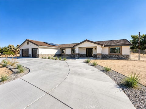 Photo of 14685 Apple Valley Road, Apple Valley, CA 92307 (MLS # CV26202819)