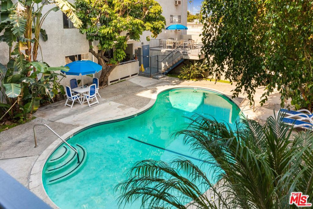 13951 Moorpark Street