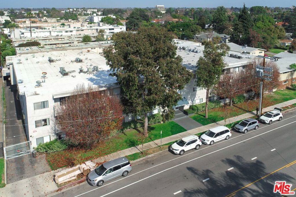 13951 Moorpark Street