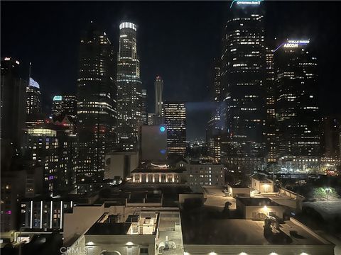 Photo of 400 S Broadway, Los Angeles, CA 90013 (MLS # WS25246894) Photo of 400 S Broadway, Los Angeles, CA 90013 (MLS # WS25246894)