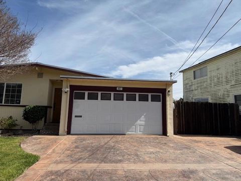 Photo of 863 Meadow Avenue, Pinole, CA 94564 (MLS # ML82039052)