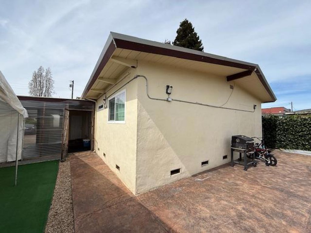 Photo of 863 Meadow Avenue, Pinole, CA 94564 (MLS # ML82039052)