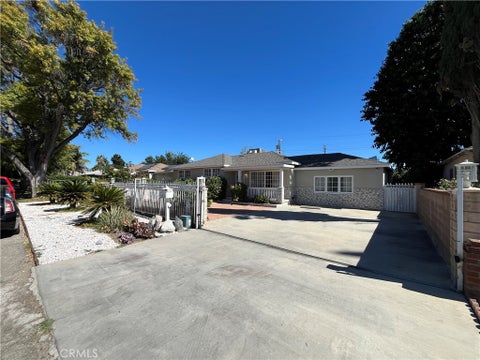 Photo of 8334 Aura AVE, Northridge, CA 91324 (MLS # SR26230814)
