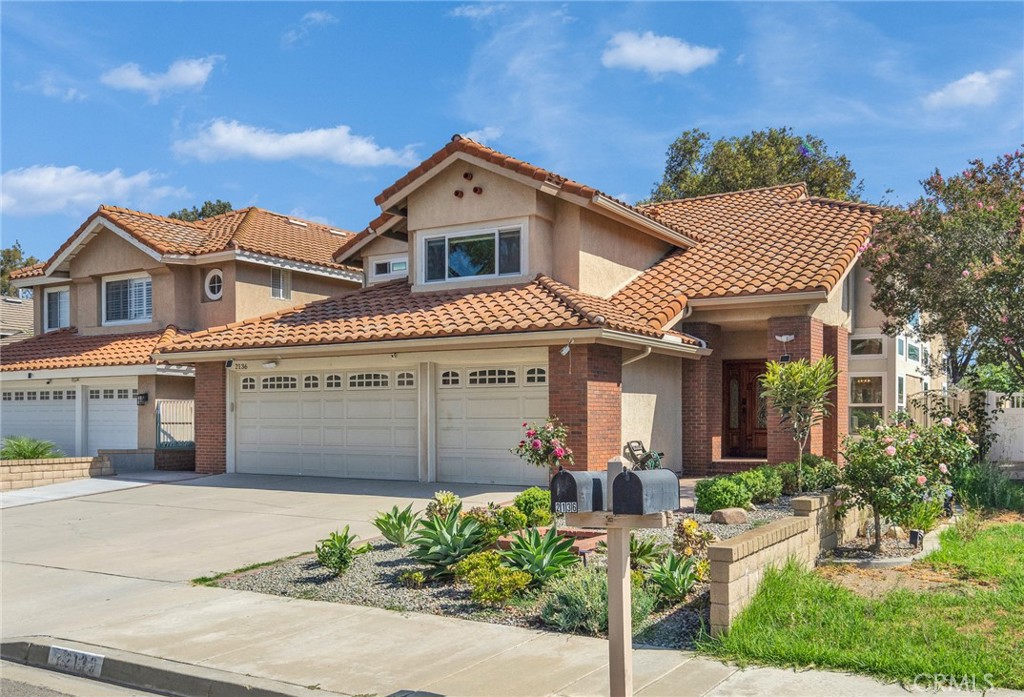 2136 Camino Largo