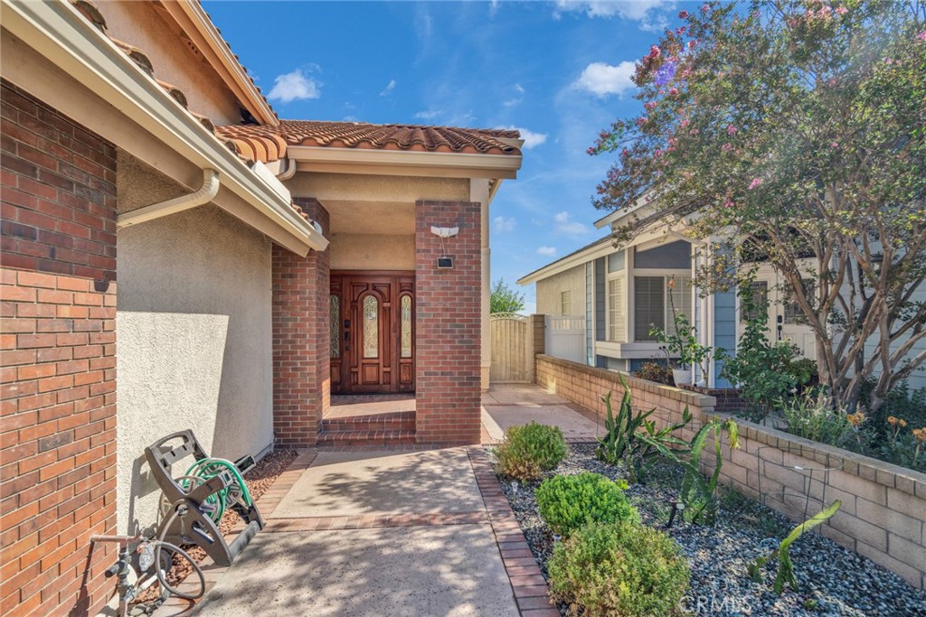 2136 Camino Largo