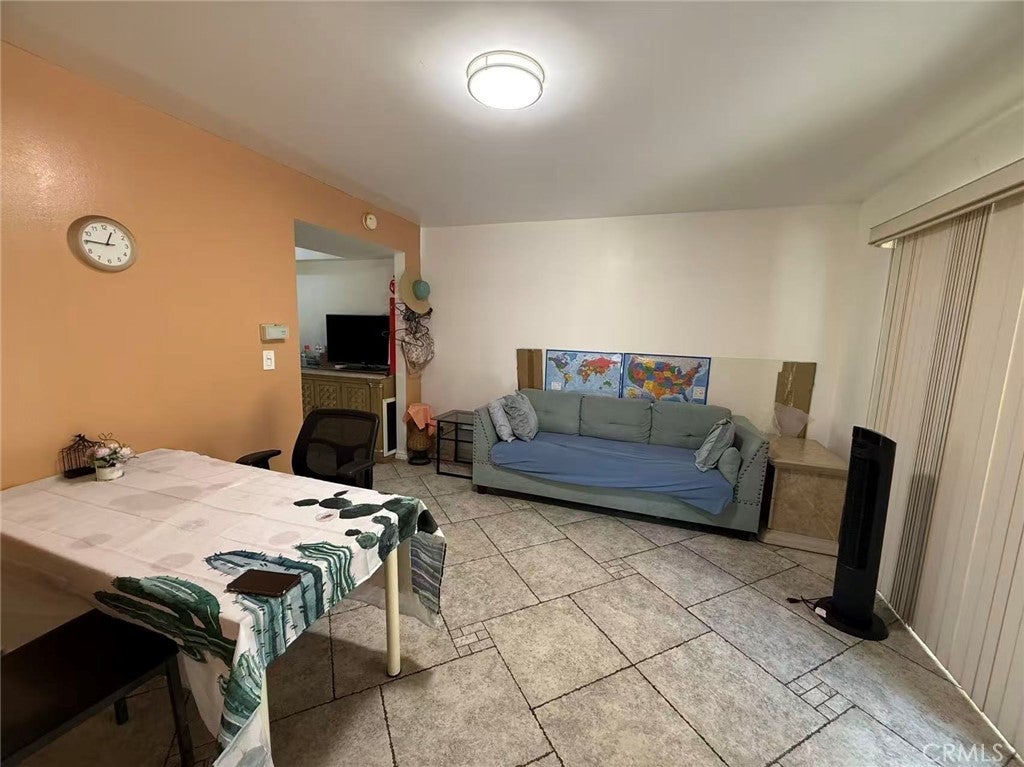 20744 Earlgate