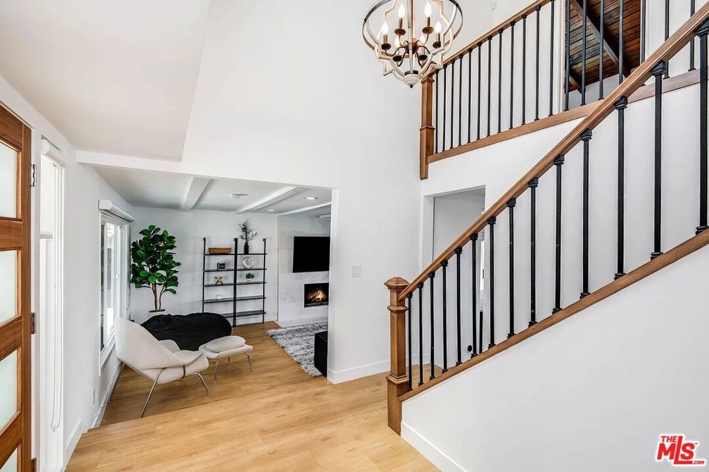 Photo of 6426 Ellenview Avenue, West Hills, CA 91307 (MLS # 26665907)