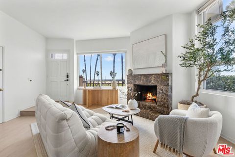 Photo of 118 Wadsworth Avenue #1, Santa Monica, CA 90405 (MLS # 25607387)