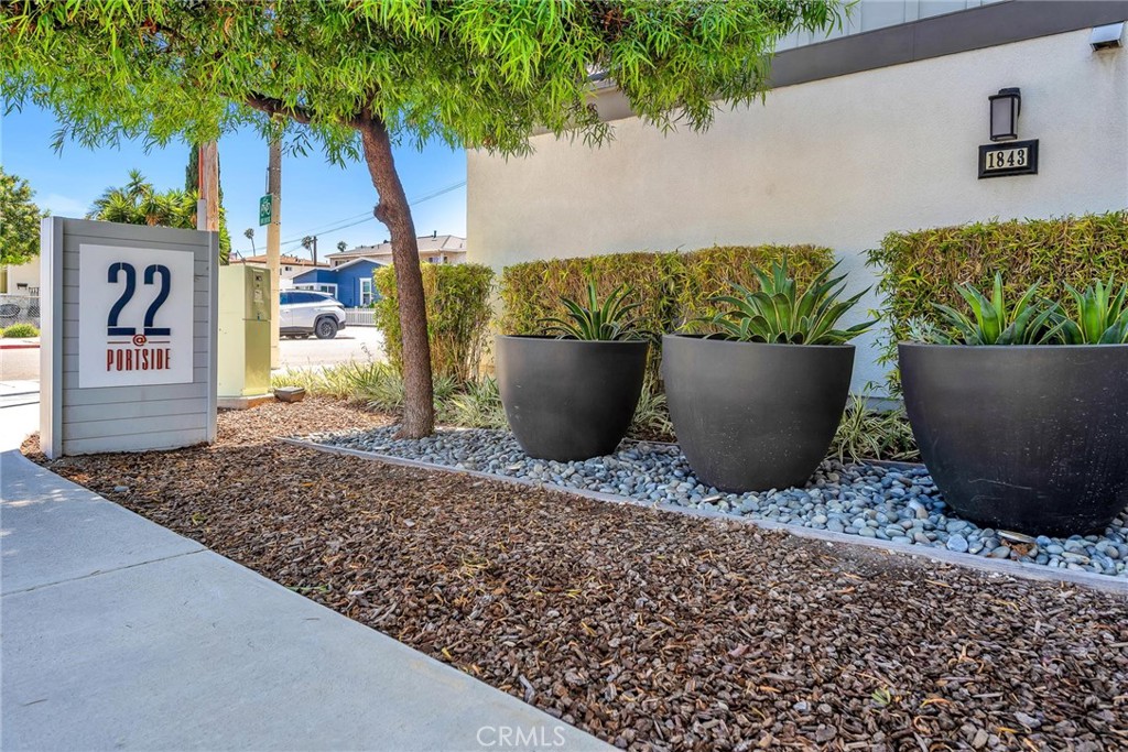 1823 S Mesa