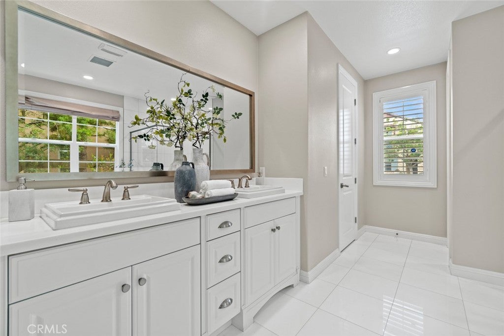 208 Radial, Irvine CA 92618 - Photo 35