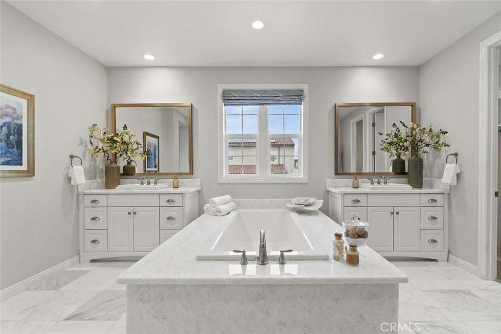 208 Radial, Irvine CA 92618 - Photo 20