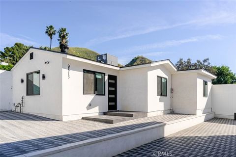 Photo of 9813 Foothill Boulevard, Sylmar, CA 91342 (MLS # SR26048386)