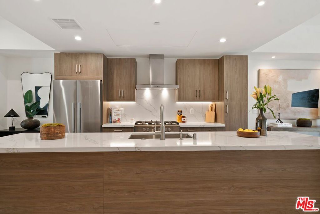 Photo of 3806 S Verona Court, Los Angeles, CA 90066 (MLS # 26652093)