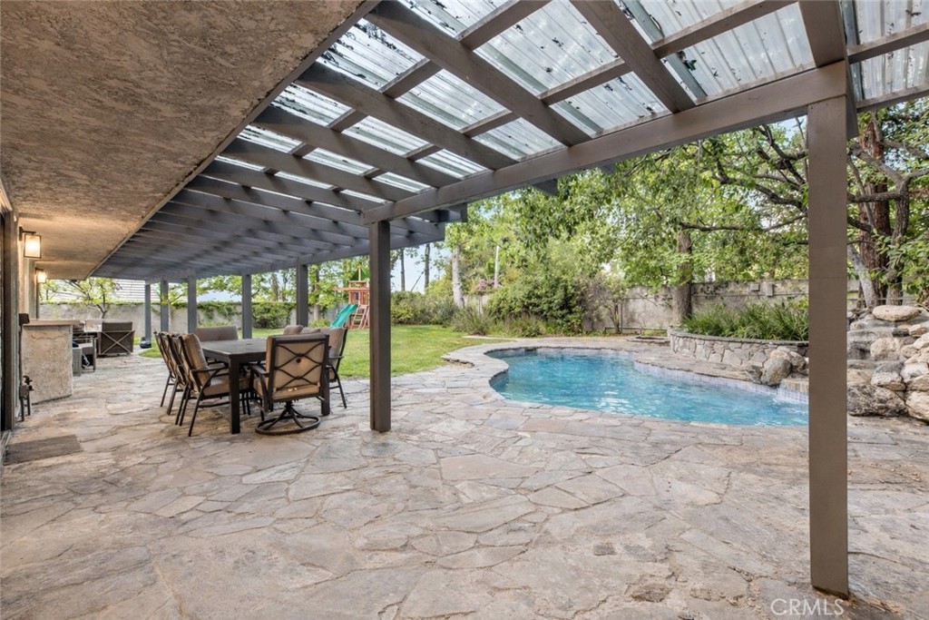 6032 County Oak Road