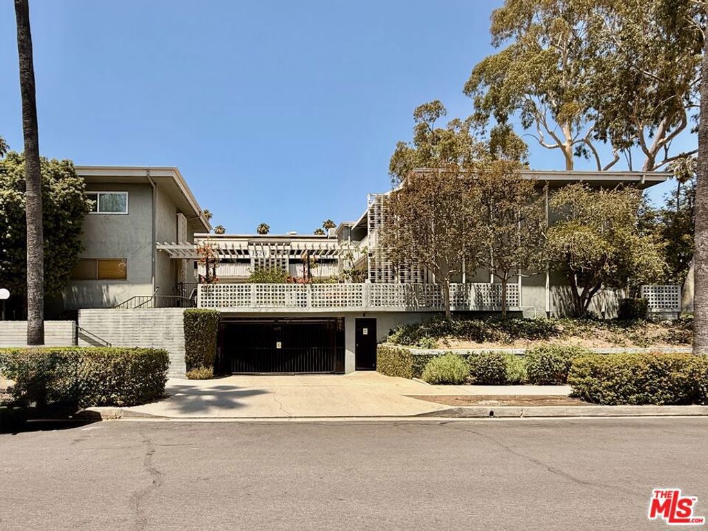 Photo of 1520 Spruce Street #3, South Pasadena, CA 91030 (MLS # 26840683)