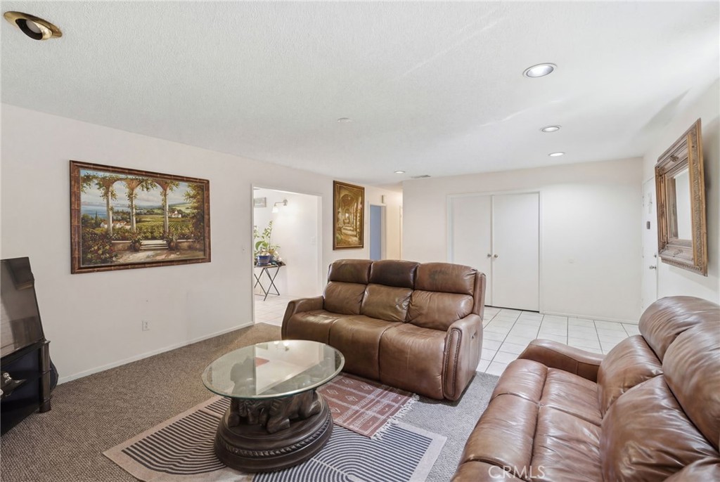 1077 Westpark