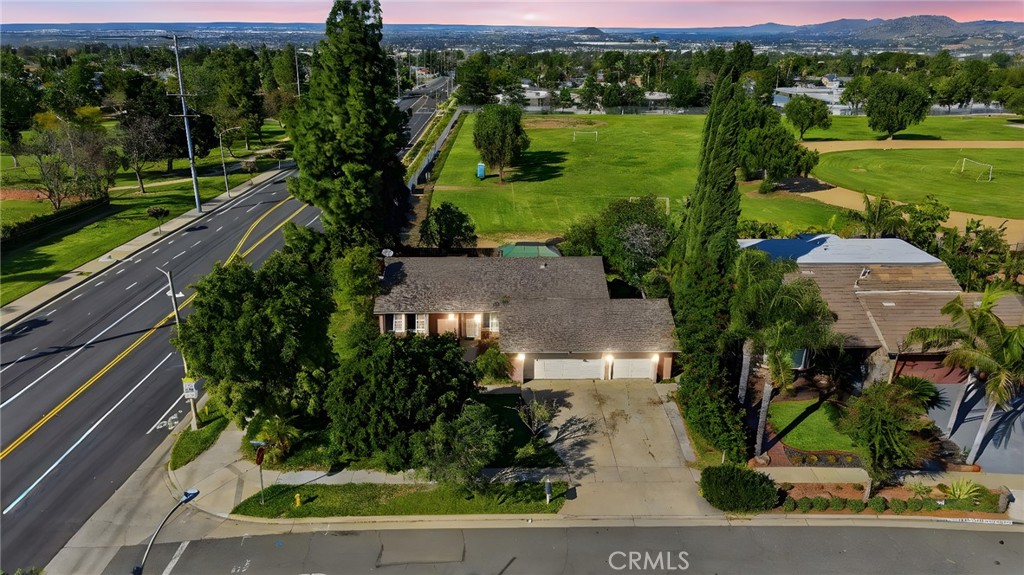 1077 Westpark