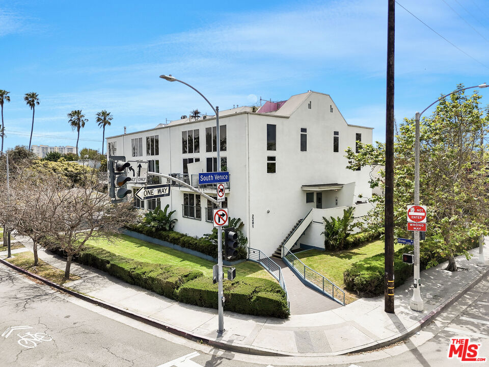 2201 Ocean Avenue