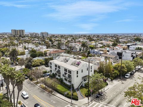 2201 Ocean Avenue Venice CA 90291