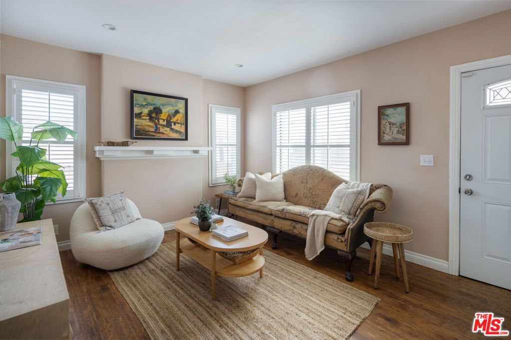 Photo of 3007 Hyde Park Boulevard, Los Angeles, CA 90043 (MLS # 25577643)