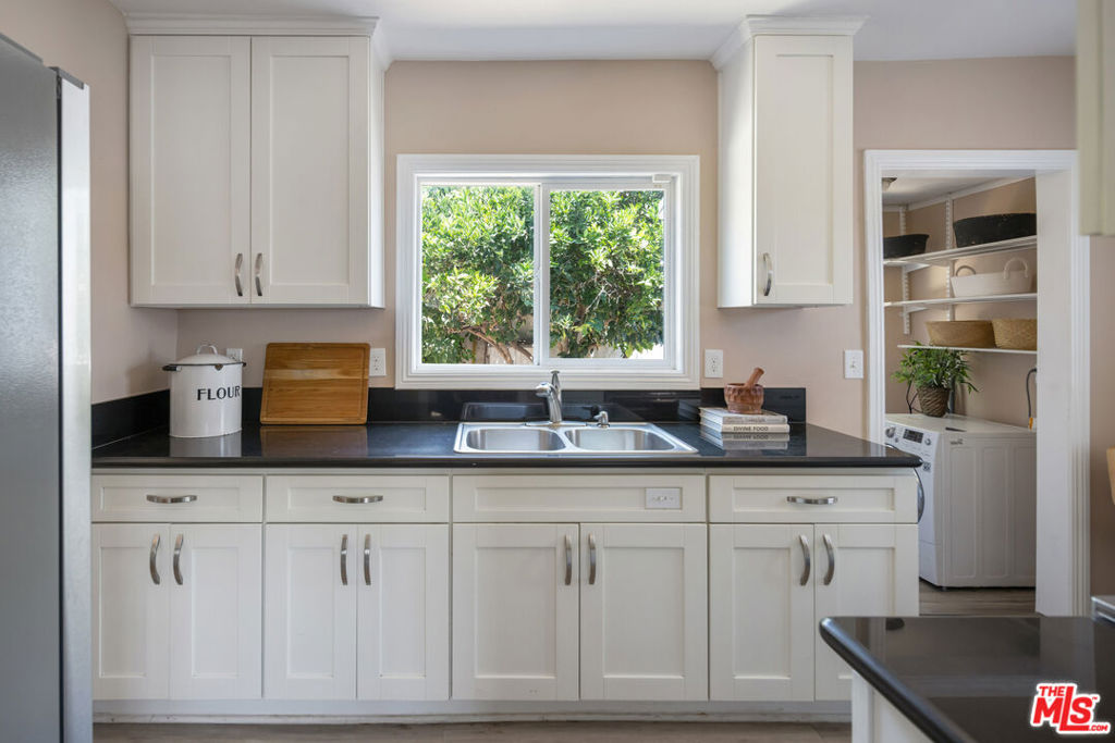 3007 Hyde Park Boulevard