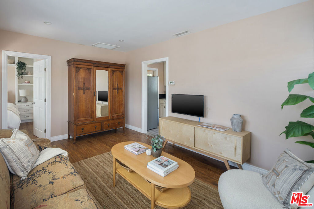 3007 Hyde Park Boulevard