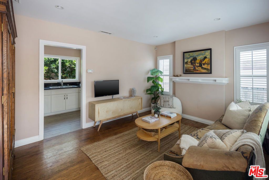 Photo of 3007 Hyde Park Boulevard, Los Angeles, CA 90043 (MLS # 25577643)