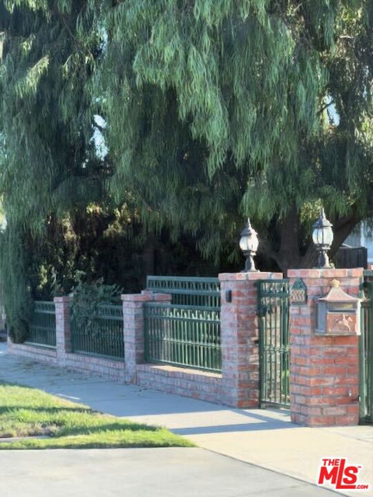 5833 Cahill Avenue, Los Angeles CA 91356