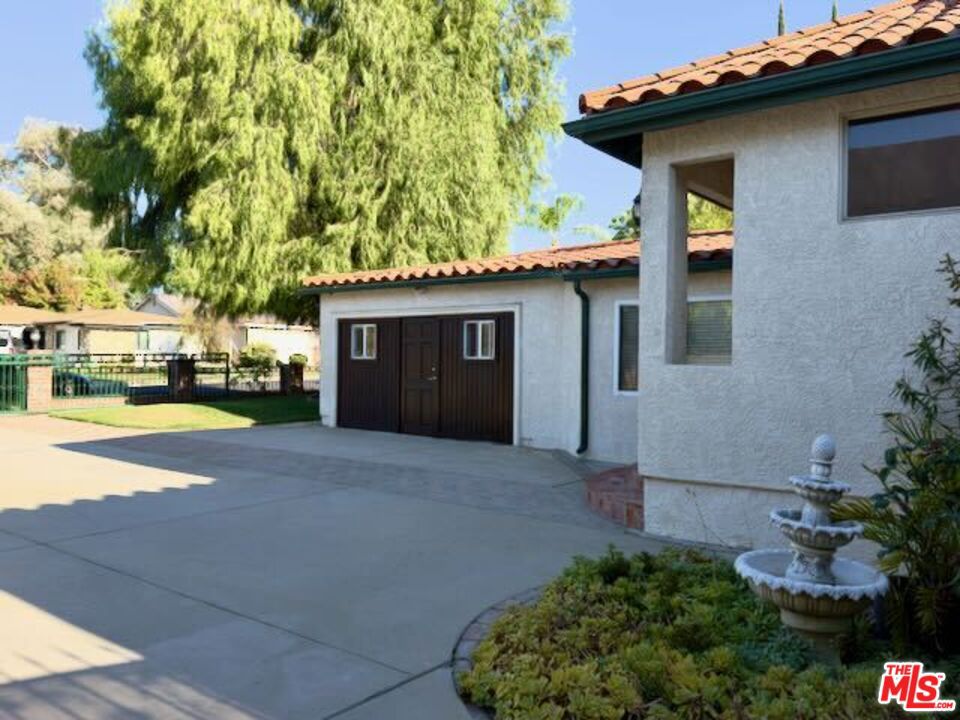 5833 Cahill Avenue