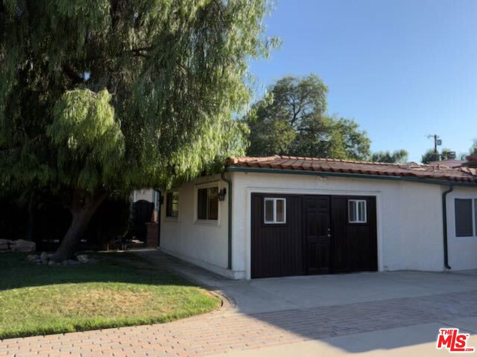 5833 Cahill Avenue