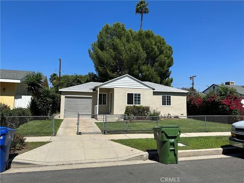 Photo of 17349 Tiara St, Encino, CA 91316 (MLS # PF26079411)