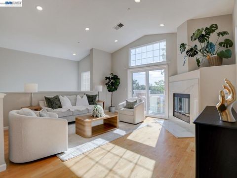 Photo of 112 Camerota Way, Redwood City, CA 94065 (MLS # 41131134)