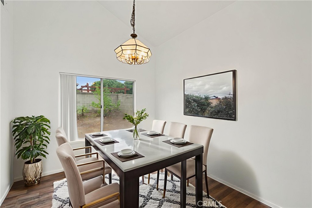 1044 N Mulberry Avenue