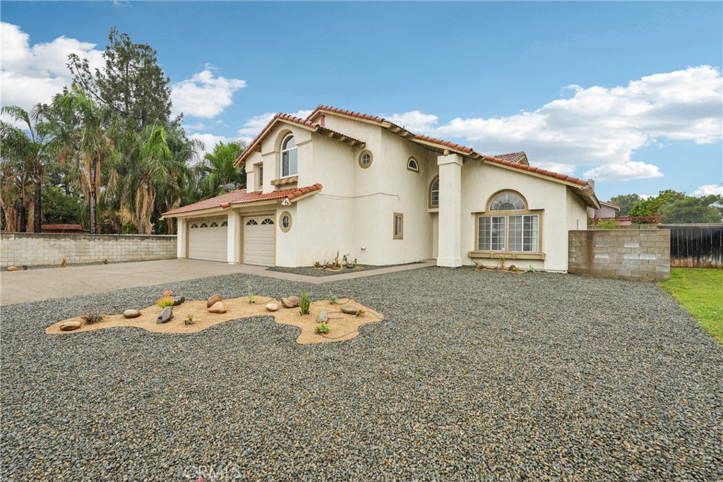 1044 N Mulberry Avenue