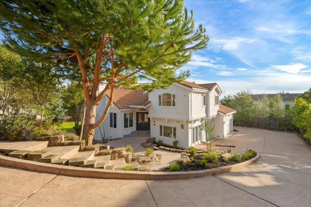 Photo of 3961 Jefferson Avenue, Redwood City, CA 94062 (MLS # ML82031405)