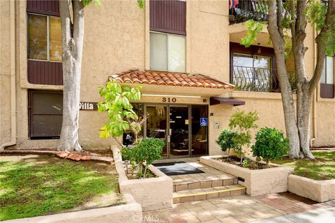 Photo of 330 N Jackson Street #208, Glendale, CA 91206 (MLS # GD26044101)